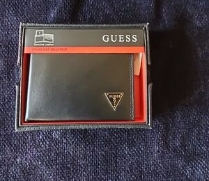 GUESS Black Leather Passcase Card Holder Bi-fold Wallet
